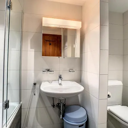 Hardy 115-116 Apartment *